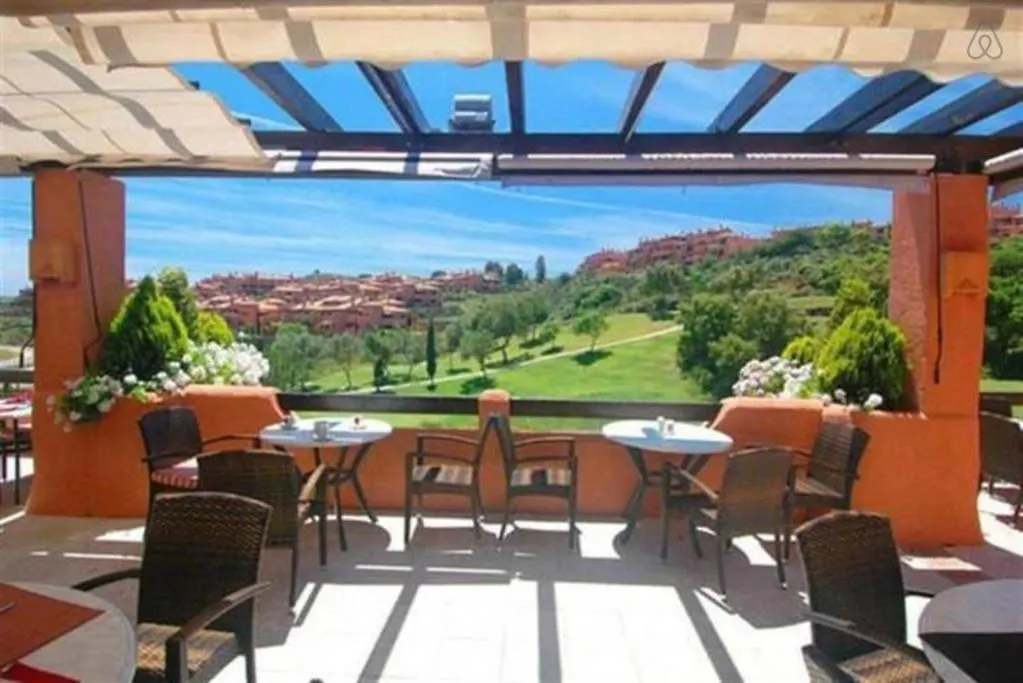 Luxury Apartment With Sea Views, Golf, Gym, Spa, 7 Pools Ojen Spain