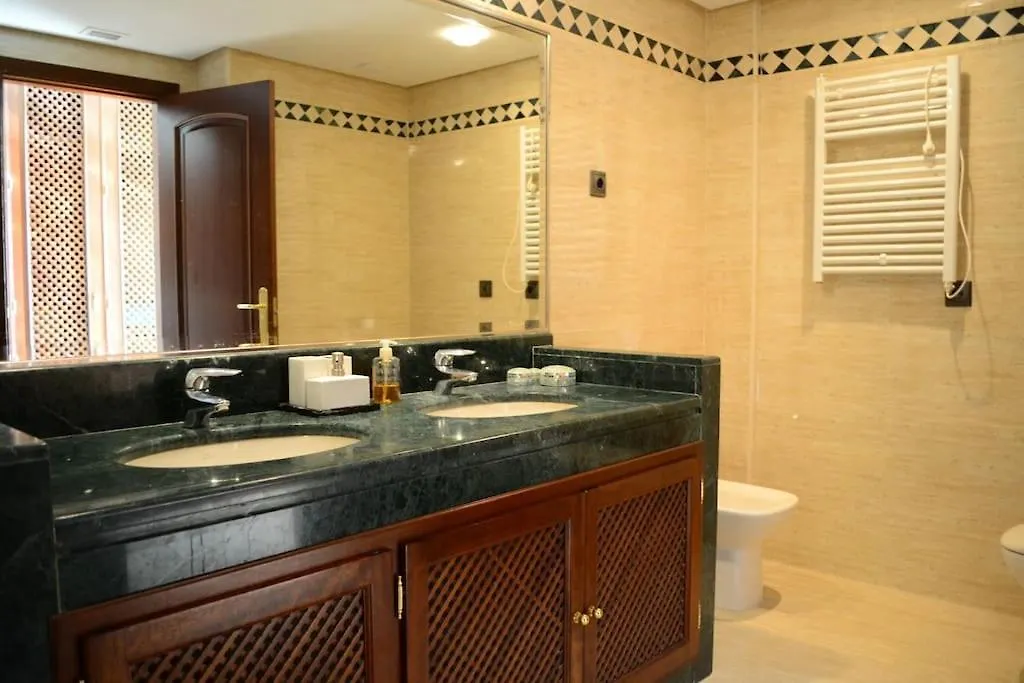 Luxury Apartment With Sea Views, Golf, Gym, Spa, 7 Pools Ojen Spain