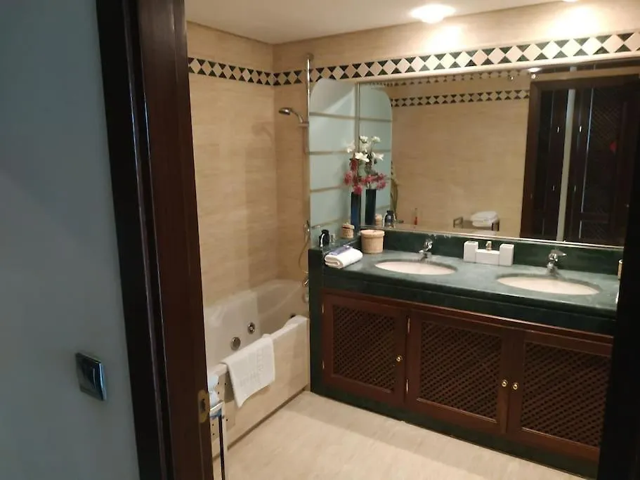 Luxury Apartment With Sea Views, Golf, Gym, Spa, 7 Pools Ojen Spain